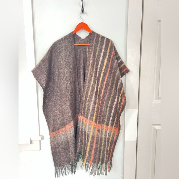 Vintage stripe 100% alpaca asymmetrical felted ruana / poncho / shawl - Picture 4 of 5